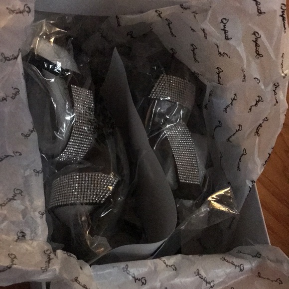 New in box QUPID Glitter Dress Heels 5.5 - Picture 4 of 6